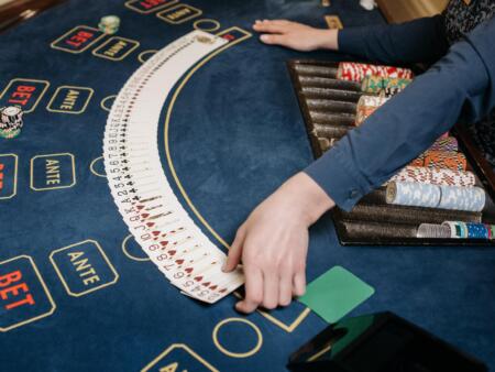 Blackjack online i app – regler, kortvärden och husets fördel
